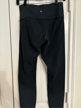 EUC! LULULEMON high rise legging. Size 8.